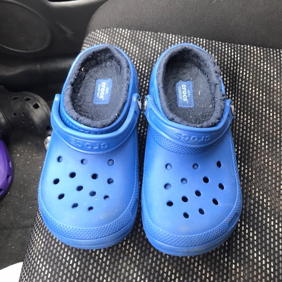 baby blue fur crocs
